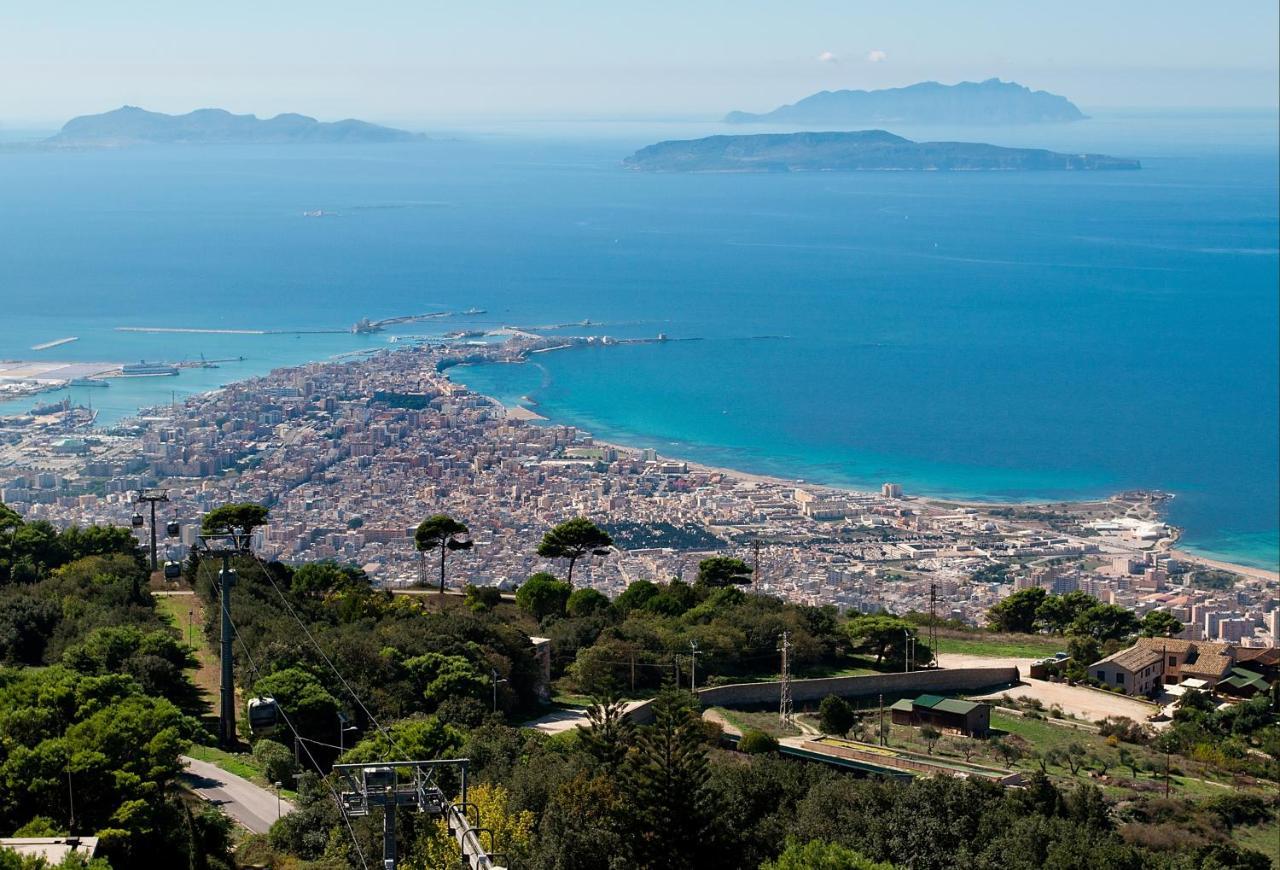 Sole, mare e trallallà Rilievo Exterior foto
